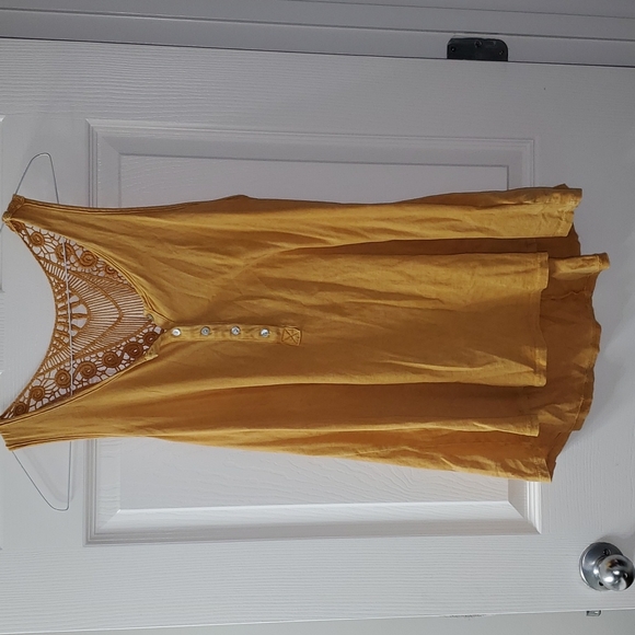 Mustard Lace Tank - Picture 4 of 6